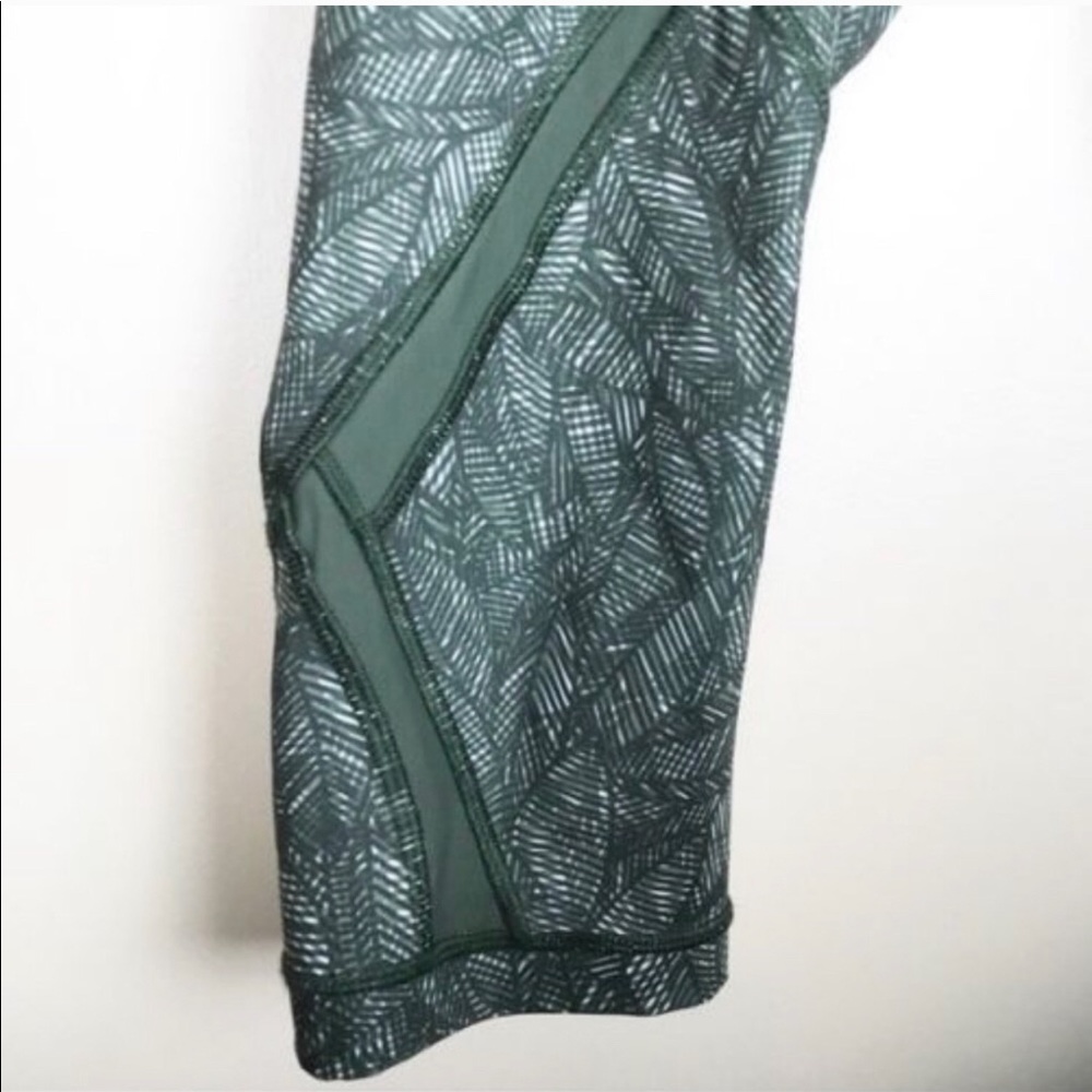 Lululemon green leaf & mesh capris size 6 - Picture 8 of 9